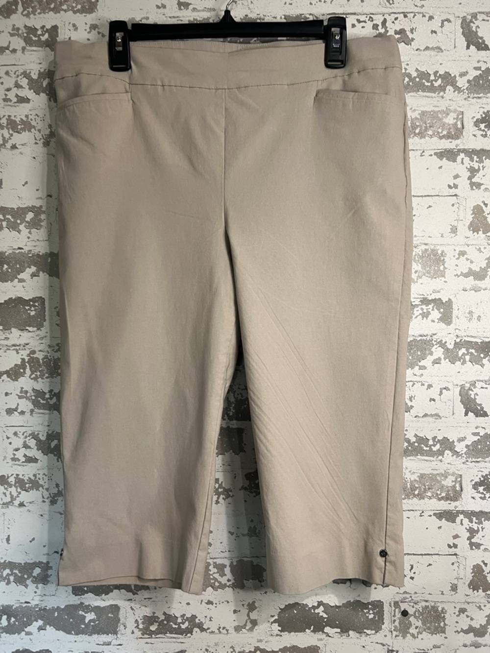 Chico's Beige Stretch capri Pants